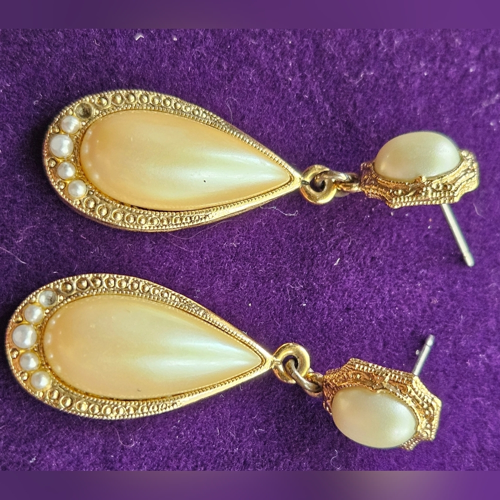 1928 gold tone pearl drop earrings